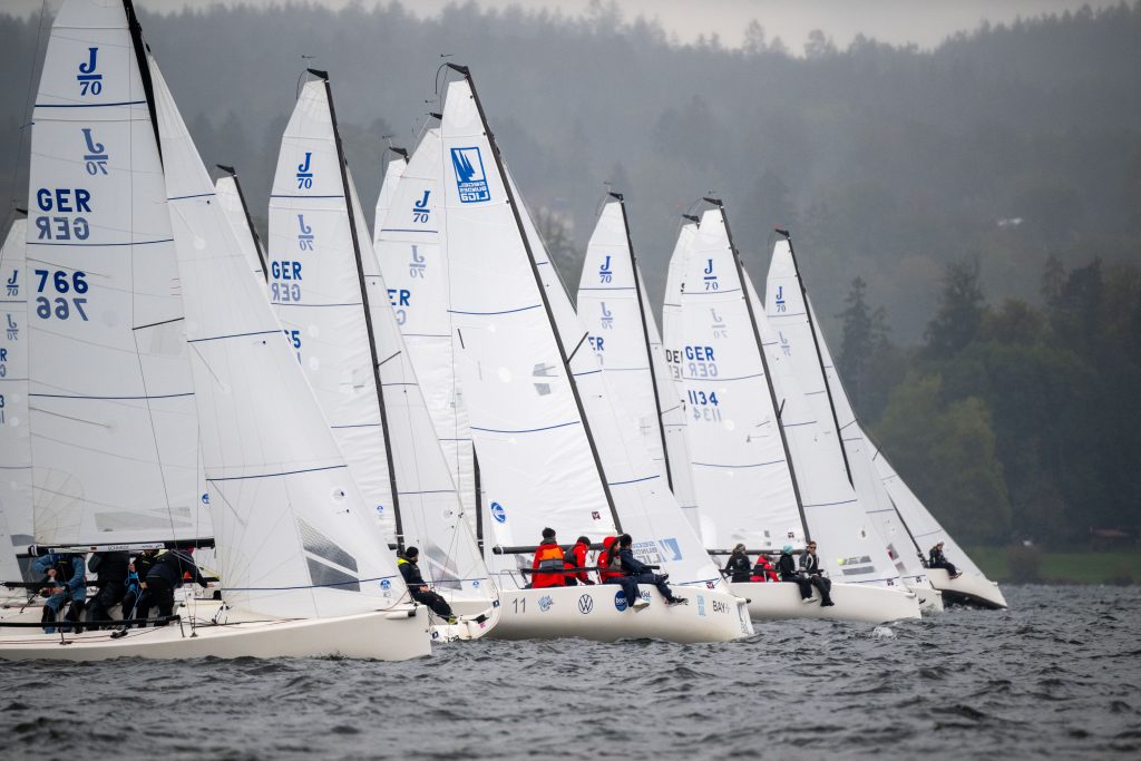 IDM J/70  Tag 1 - Mats Schönebeck NRV in Führung